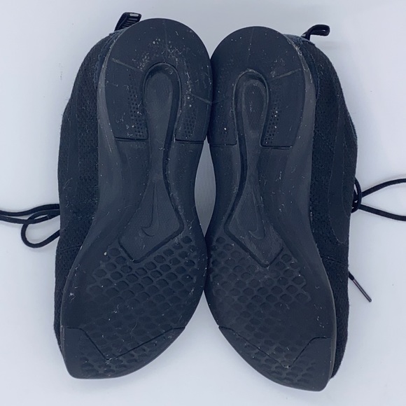 Nike boys Black tennis shoes Size Y 4.5 - Picture 5 of 5